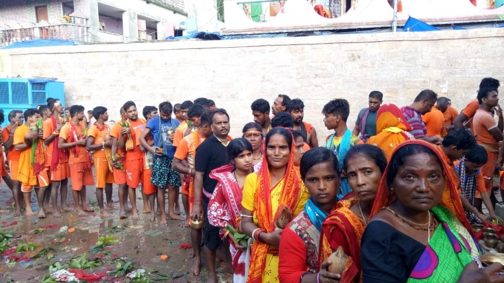 ବାବା ଆଖଣ୍ଡଳମଣିଙ୍କ ପୀଠରେ ଅସମ୍ଭବ ଭିଡ