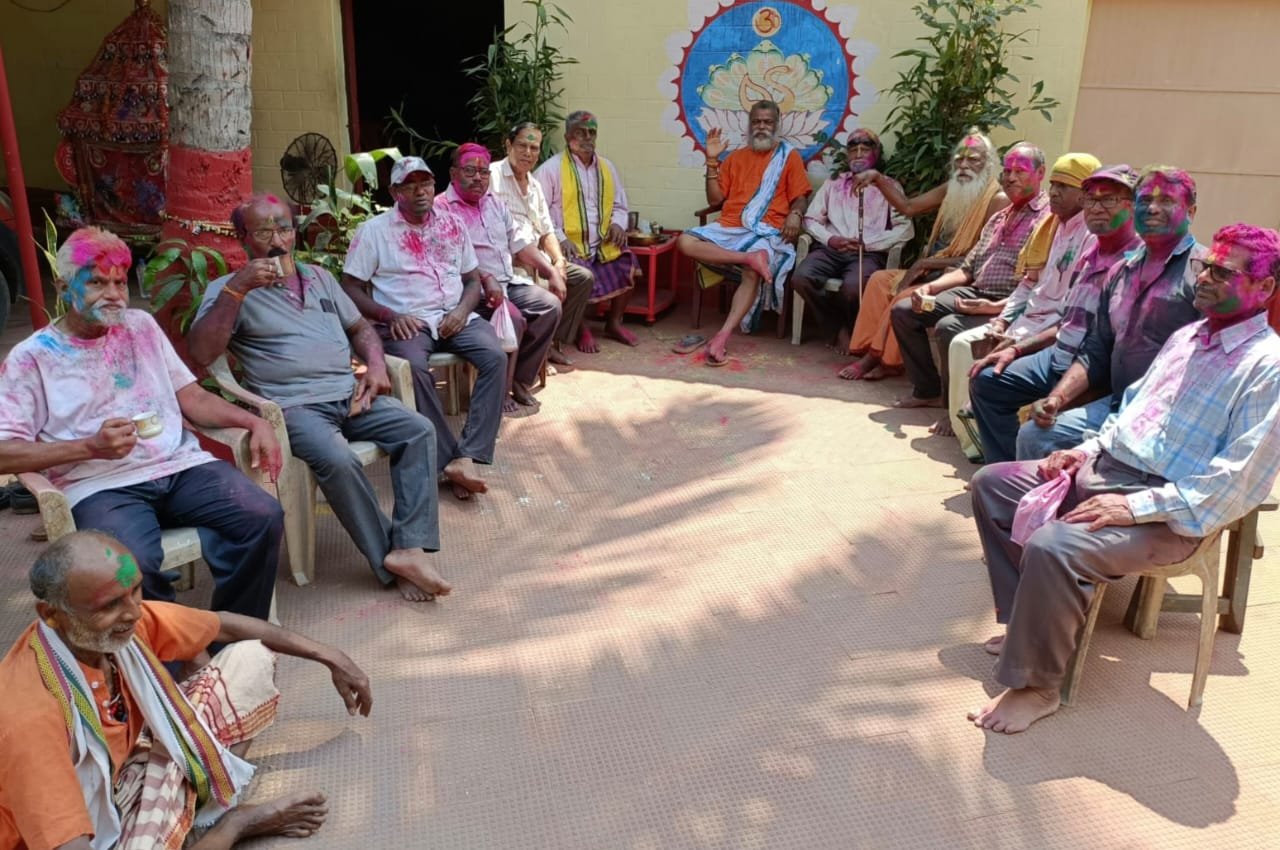 ଶ୍ରୀ ଅନନ୍ତ ଆଶ୍ରମରେ ହୋଲି ପର୍ବ ପାଳିତ