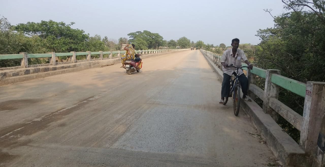ଶୋଚନୀୟ ବୁଢା ନଦୀ ସେତୁ, ତୁରନ୍ତ ମରାମତି ପାଇଁ ଦାବି