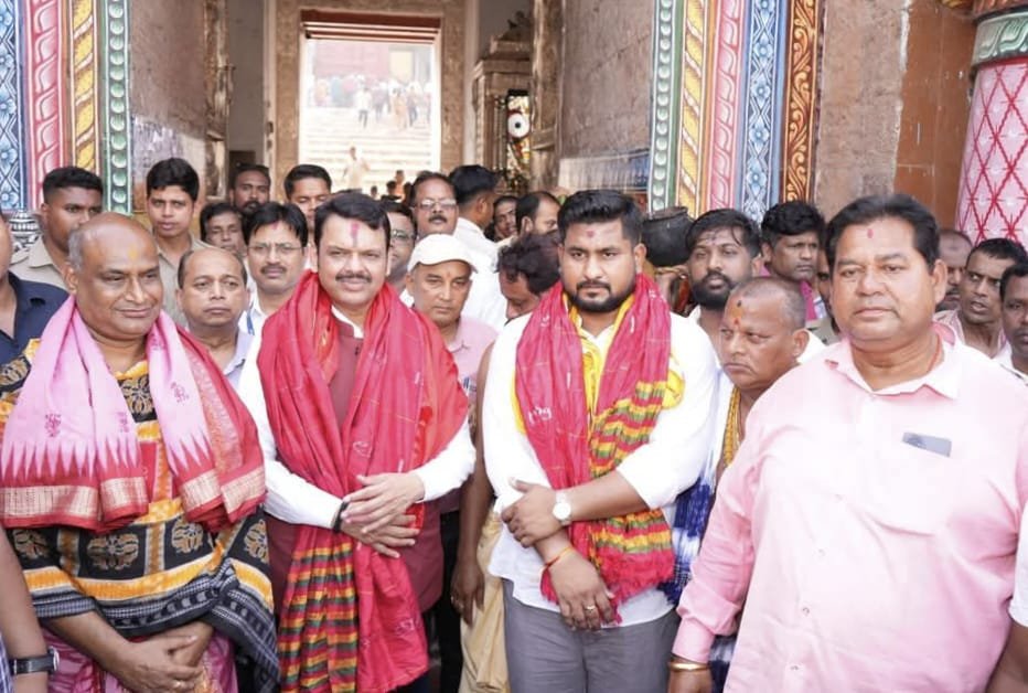 ମହାପ୍ରଭୁଙ୍କ ଦର୍ଶନ କଲେ ମହାରାଷ୍ଟ୍ର ମୁଖ୍ୟମନ୍ତ୍ରୀ
