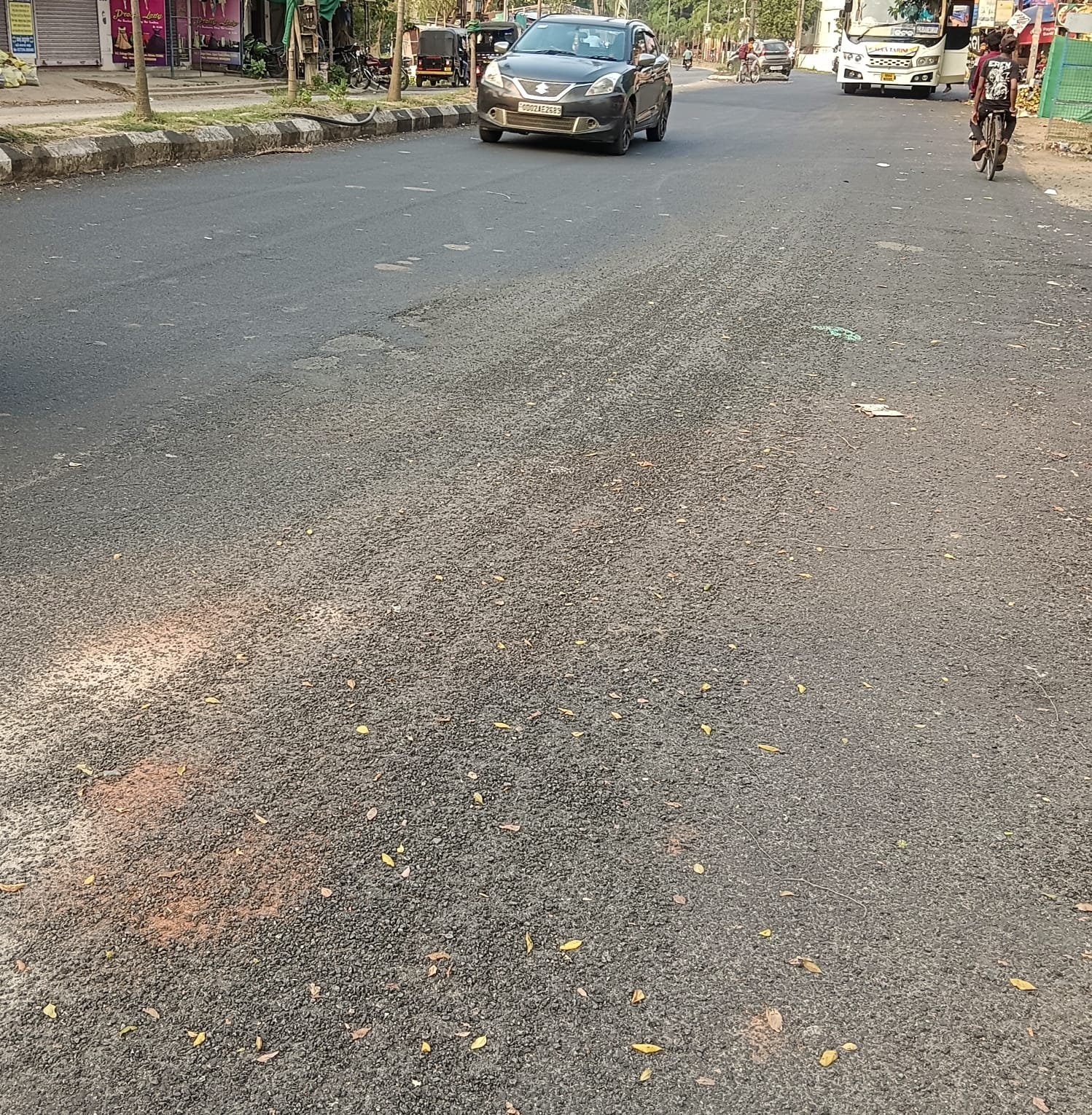 ୨୦ ନମ୍ବର ଜାତୀୟ ରାଜପଥରେ ନିମ୍ନମାନର ପିଚୁ କାମ, ସ୍ଥାୟୀତ୍ୱ ନେଇ ପ୍ରଶ୍ନବାଚୀ