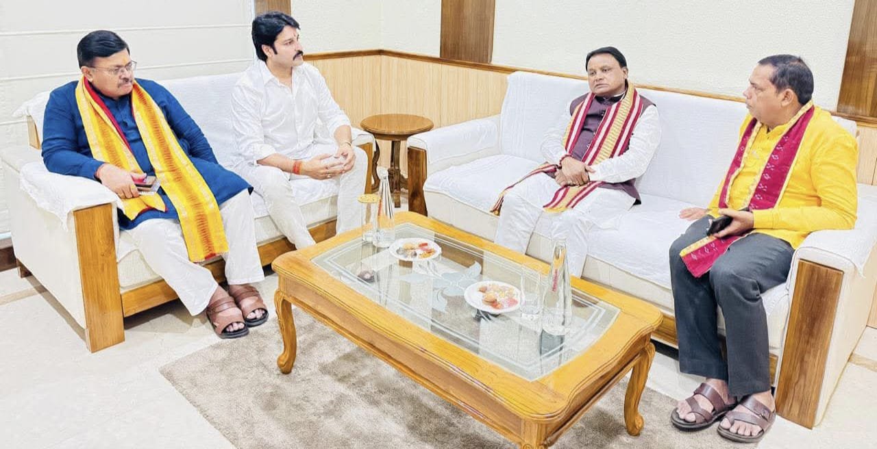 ନିଖୋଜଙ୍କ ଉଦ୍ଧାର ସମ୍ପର୍କରେ ମୁଖ୍ୟମନ୍ତ୍ରୀଙ୍କ ସହିତ କୋରେଇ ବିଧାୟକଙ୍କ ଆଲୋଚନା