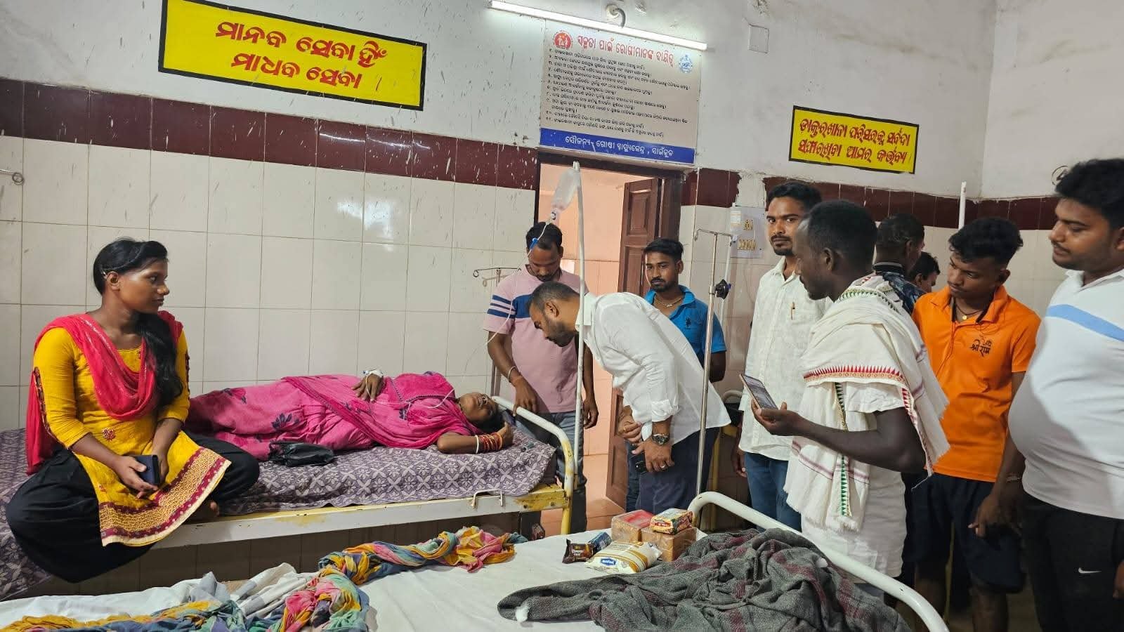 ଆନନ୍ଦପୁର ଗୋଷ୍ଠି ସ୍ୱାସ୍ଥ୍ୟକେନ୍ଦ୍ର ଯାଇ ରୋଗୀଙ୍କ ଅବସ୍ଥା ବୁଝିଲେ ପୂର୍ବତନ ମନ୍ତ୍ରୀ