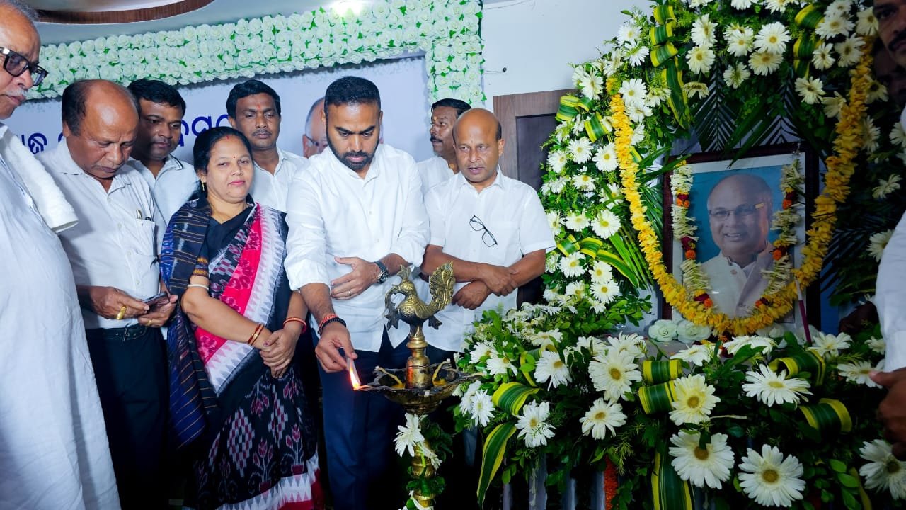 ସ୍ୱପ୍ନ ଦେଖିବା ଓ ତାକୁ ବାସ୍ତବରେ ପରିଣତ କରିବା ପ୍ରକୃତ ରାଜନେତାଙ୍କ କାମ- ଇଂ ପ୍ରୀତିରଞ୍ଜନ ଘଡାଇ