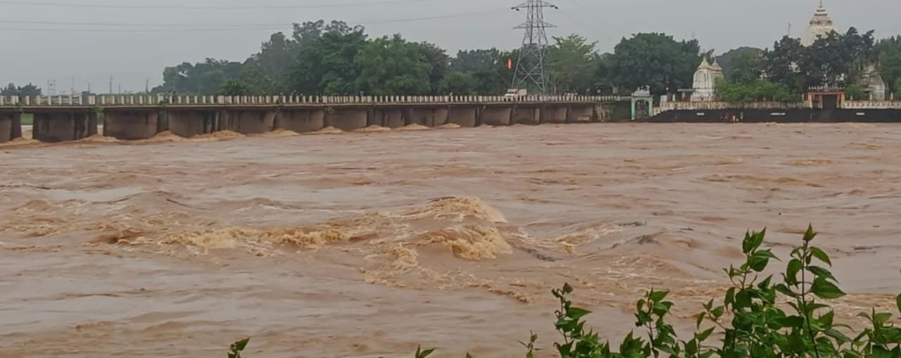 ଉପରମୁଣ୍ଡରେ ପ୍ରବଳ ବର୍ଷା, ଫୁଲୁଛି ବୈତରଣୀ
