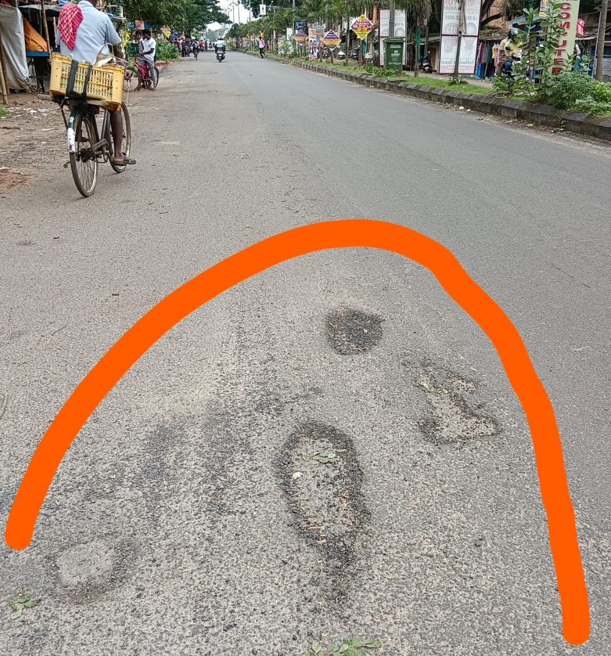 ରାଜପଥ ବିଭାଗର ଏମିତି କାମ, ୧୫ ଦିନରେ ଉଠି ଯାଉଛି ପିଚୁ