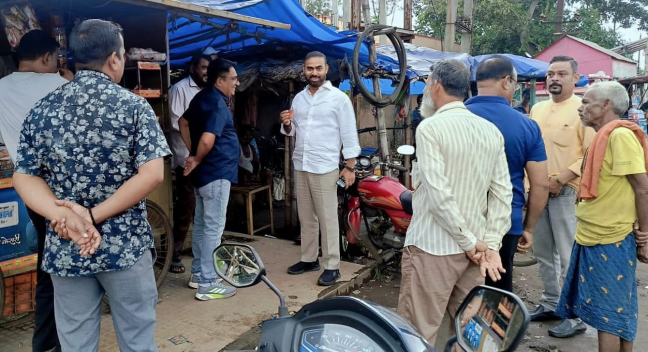 ନିଆରା ରାଜନେତାଙ୍କ ନିଆରା ପଣ, ଚା ଦୋକାନରେ ଡ୍ୟାନିଙ୍କୁ ଦେଖି ଭିଡ