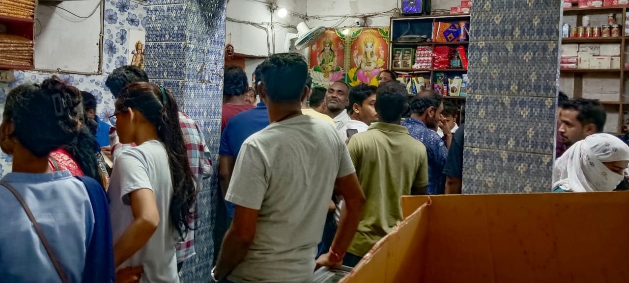 ରାକ୍ଷୀ ପୂର୍ଣ୍ଣିମା ପାଇଁ ମିଠା ଦୋକାନରେ ଭିଡ଼ ଅସମ୍ଭାଳ