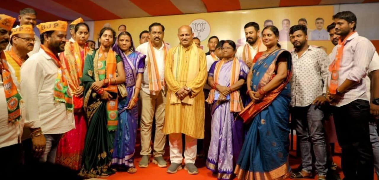 ଧର୍ମଶାଳା ପରେ ବଡ଼ଚଣା ବିଜେଡିରେ ଭୂକମ୍ପ, ଦଳ ଛାଡି ବିଜେପିରେ ସାମିଲ ହେଲେ ବ୍ଲକ ଅଧ୍ୟକ୍ଷାଙ୍କ ସହିତ ଅନ୍ୟ ଲୋକ ପ୍ରତିନିଧି