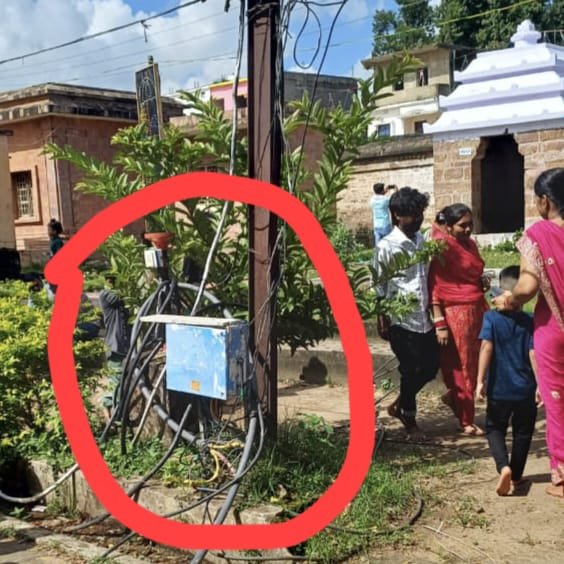 ବିରଜା ମନ୍ଦିର ବେଢ଼ା ମଧ୍ୟରେ ଅସୁରକ୍ଷିତ ବିଦ୍ୟୁତ କେବୁଲ