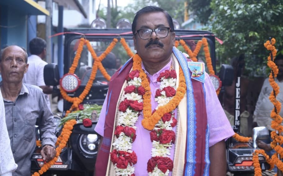 ଗୋପବନ୍ଧୁ ଚୌଧୁରୀ ମହାବିଦ୍ୟାଳୟର କର୍ମଚାରୀ ତନ୍ମୟ କୁମାର ବେଉରିଆଙ୍କ ଅବସର