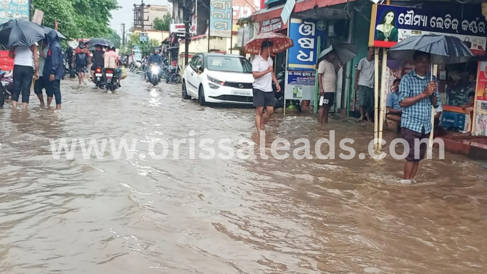 ଅବିଶ୍ରାନ୍ତ ବର୍ଷାରେ ପାଣିକୋଇଲି ବଜାରେ ବନ୍ୟା ସ୍ଥିତି