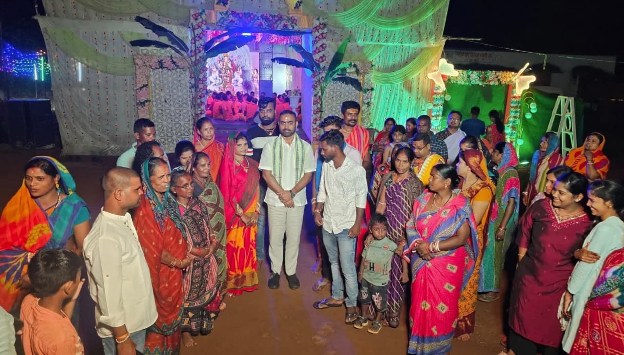 ଦାନଗଦି ଓ ସୁକିନ୍ଦାର ବିଭିନ୍ନ ପୂଜା ମଣ୍ଡପରେ ଇଂ ପ୍ରୀତିରଞ୍ଜନ:ଅଞ୍ଚଳବାସୀଙ୍କ ସୁଖ ସମୃଦ୍ଧି କାମନା