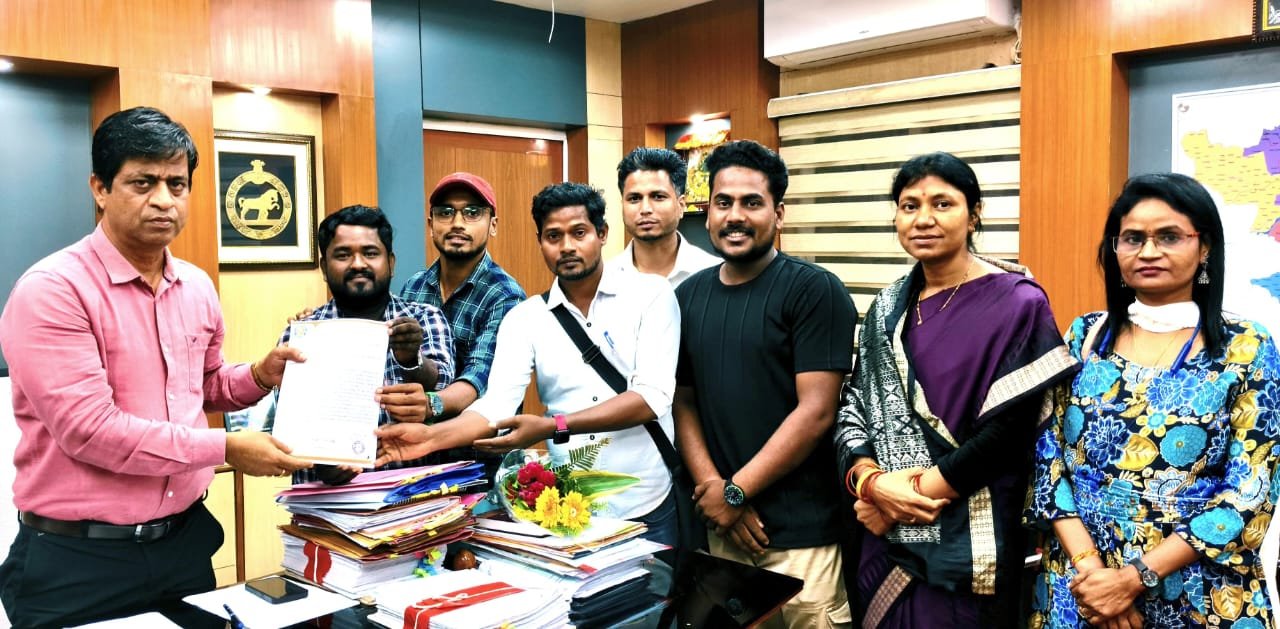 ନଗଡାବାସୀଙ୍କୁ ସରକାରୀ ସହାୟତା ପ୍ରଦାନ ପାଇଁ ମିଶନ୍ ଜ୍ୟୋତି ଟ୍ରଷ୍ଟ ପକ୍ଷରୁ ଜିଲ୍ଲାପାଳଙ୍କୁ ଦାବି ପତ୍ର ପ୍ରଦାନ