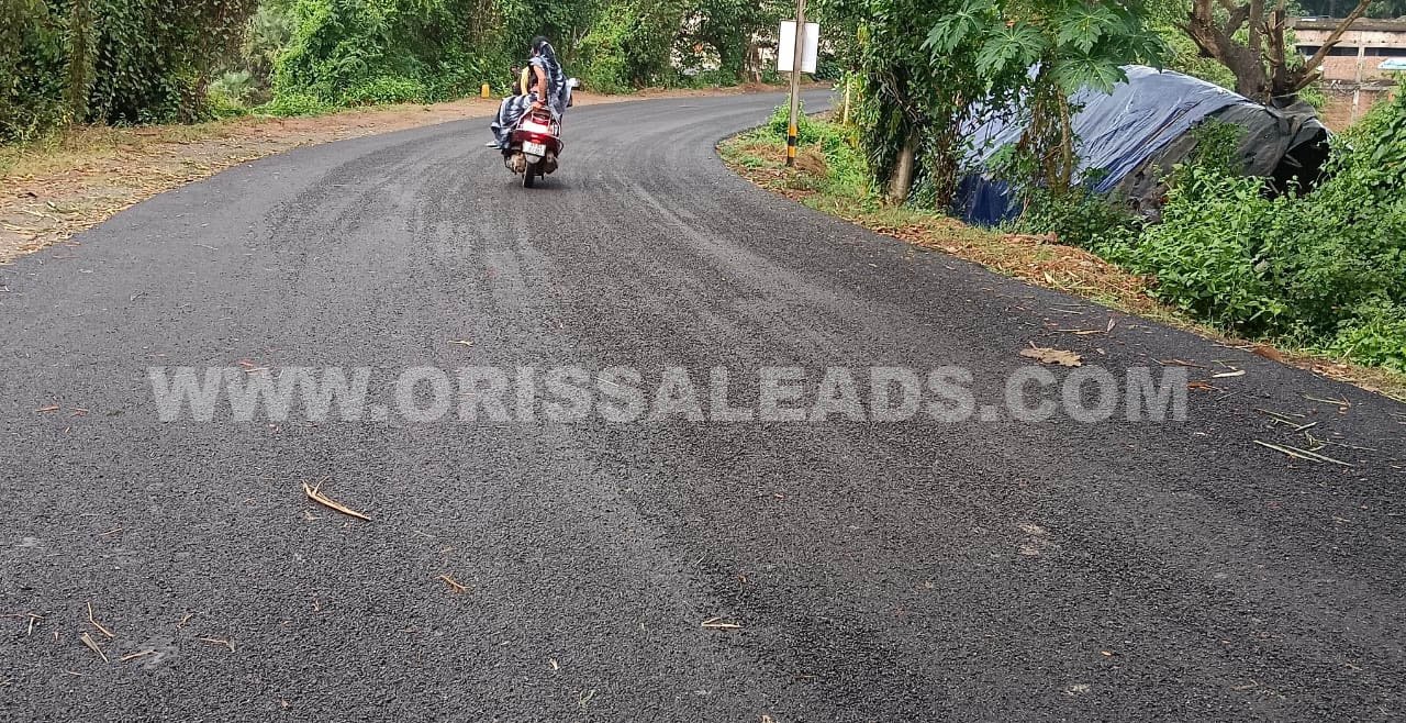 ବରୀ ମାଉଣ୍ଡ-ଦରଘା ରାସ୍ତା:ନିମ୍ନମାନର ପିଚୁ କାମକୁ ନେଇ ସାଧାରଣରେ ତୀବ୍ର ଅସନ୍ତୋଷ