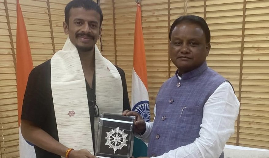ମୁଖ୍ୟମନ୍ତ୍ରୀଙ୍କୁ ଭେଟିଲେ ଶୁଭ୍ରାଂଶୁ ସେନାପତି