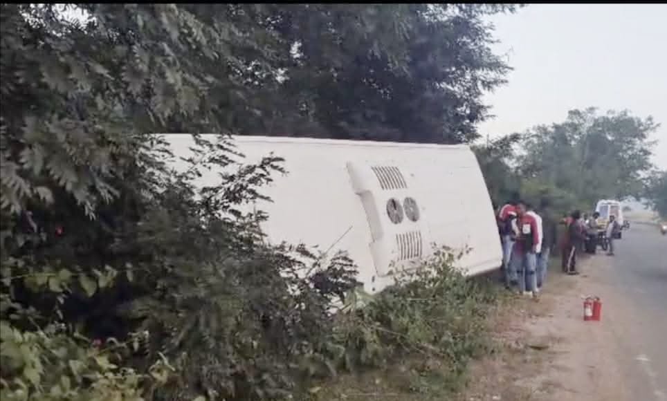 କୋରାପୁଟରେ ପର୍ଯ୍ୟଟକଙ୍କ ବସ୍‌ ଦୁର୍ଘଟଣାଗ୍ରସ୍ତ, ୫ ଆହତ