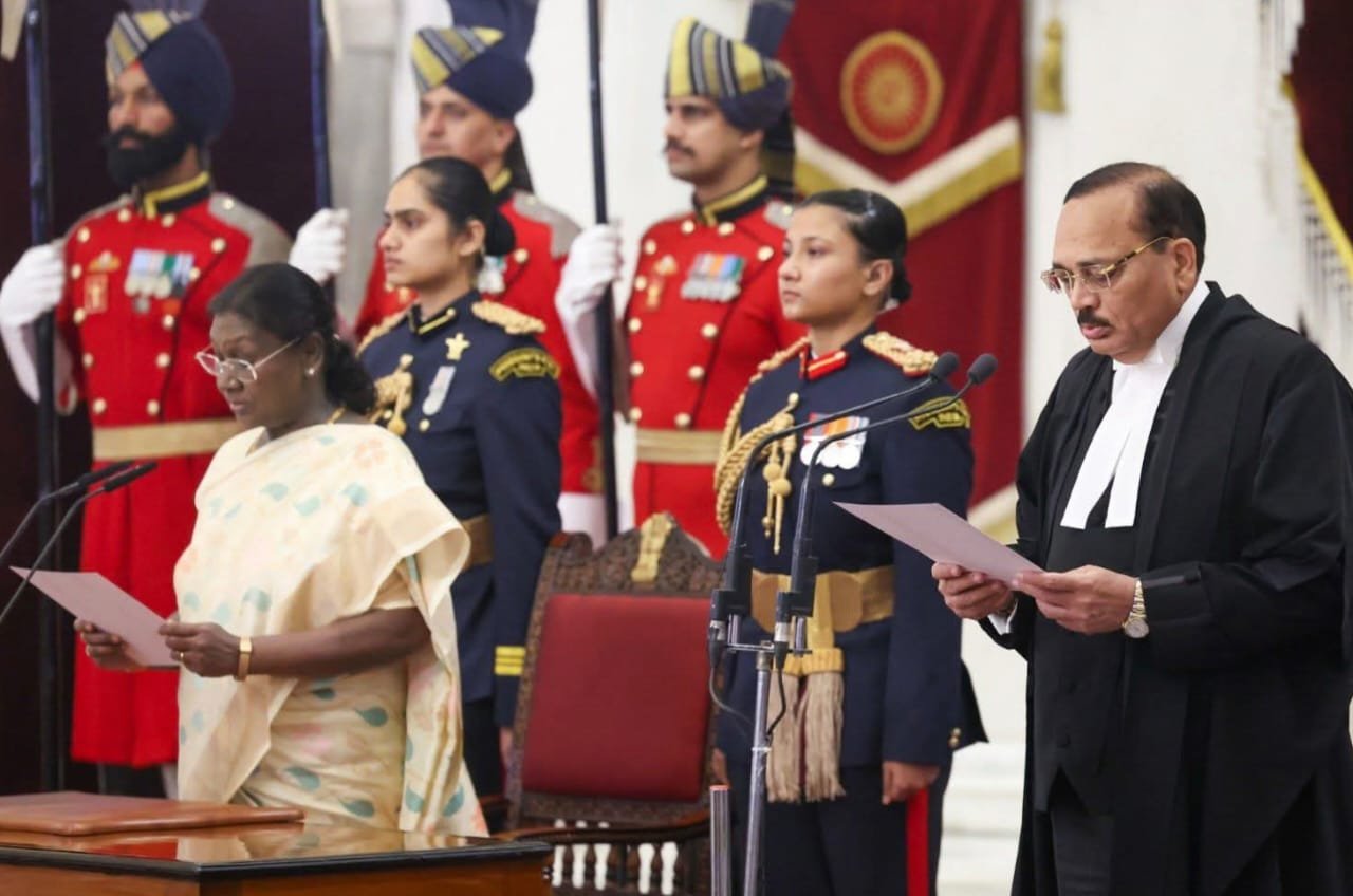 ସୁପ୍ରିମକୋର୍ଟର ୫୩ତମ ପ୍ରଧାନ ବିଚାରପତି ଭାବେ ଶପଥ ନେଲେ ଜଷ୍ଟିସ ସୂର୍ଯ୍ୟକାନ୍ତ