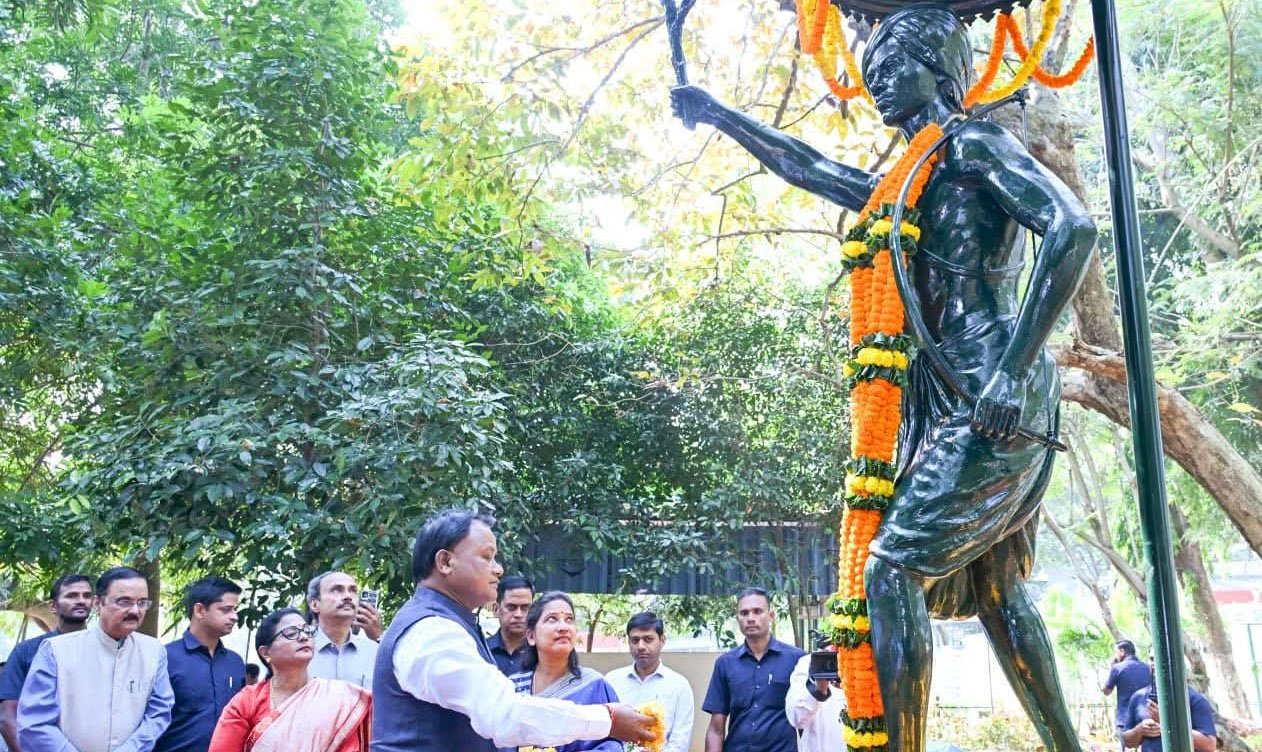 ବିର୍ସା ମୁଣ୍ଡାଙ୍କୁ ଶ୍ରଦ୍ଧାଞ୍ଜଳି ଜଣାଇଲେ ମୁଖ୍ୟମନ୍ତ୍ରୀ