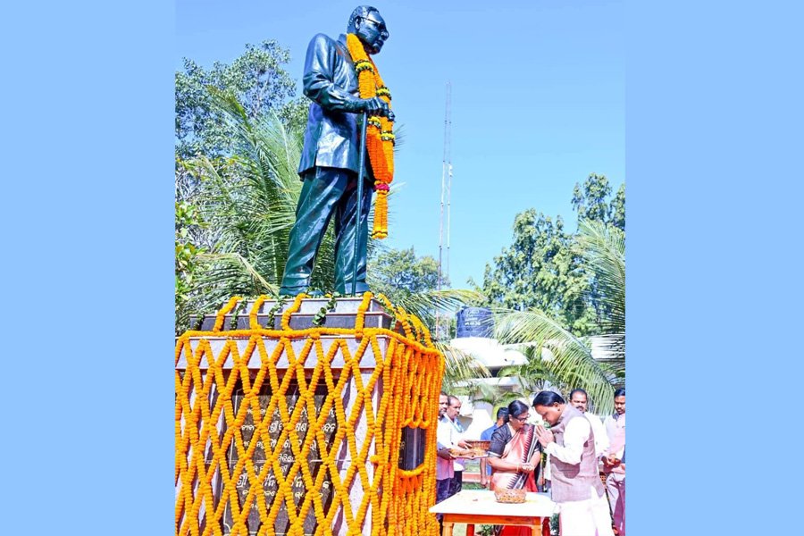 ଉତ୍କଳ କେଶରୀ ଡ଼ଃ ହରେକୃଷ୍ଣ ମହତାବଙ୍କ ଜୟନ୍ତୀ ଅବସରରେ ମୁଖ୍ୟମନ୍ତ୍ରୀଙ୍କ ଶ୍ରଦ୍ଧାଞ୍ଜଳି