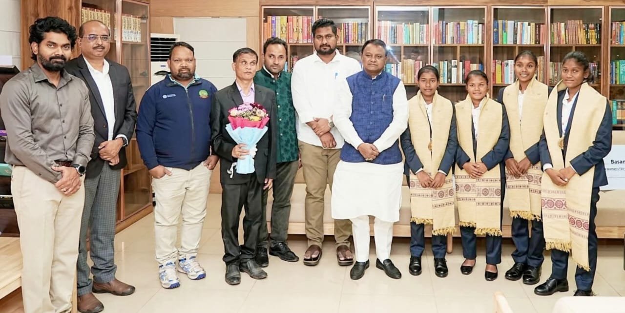 ମୁଖ୍ୟମନ୍ତ୍ରୀଙ୍କ ଦ୍ୱାରା ମହିଳା ଦୃଷ୍ଟିବାଧିତ ଓଡ଼ିଆ କ୍ରିକେଟ ଖେଳାଳି ସମ୍ବର୍ଦ୍ଧିତ