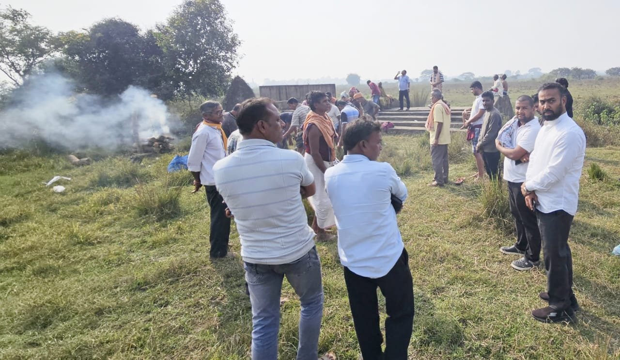 ସ୍ମଶାନ ଘାଟରେ ପହଞ୍ଚି ଶ୍ରଦ୍ଧାଞ୍ଜଳି ଜଣାଇଲେ ପୂର୍ବତନ ମନ୍ତ୍ରୀ ଇଂ ପ୍ରୀତିରଞ୍ଜନ