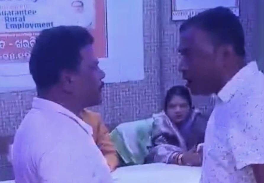 ଖରଡ଼ି ପଞ୍ଚାୟତ ସ୍ଵତନ୍ତ୍ର ଗ୍ରାମ ସଭାରେ ଦୁଇ ଗୋଷ୍ଠୀ ମୁହାଁମୁହିଁ