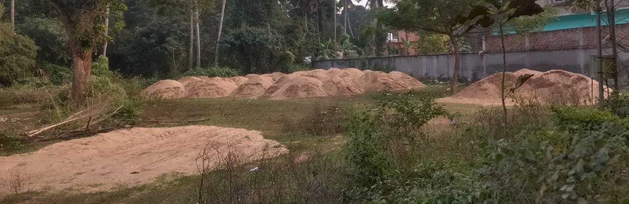 ବ୍ରାହ୍ମଣୀ ନଦୀ ନିକଟରେ କୁଢ଼ କୁଢ଼ ବାଲି କାହାର, ନିରବ ବରୀ ତହସିଲ ପ୍ରଶାସନ !