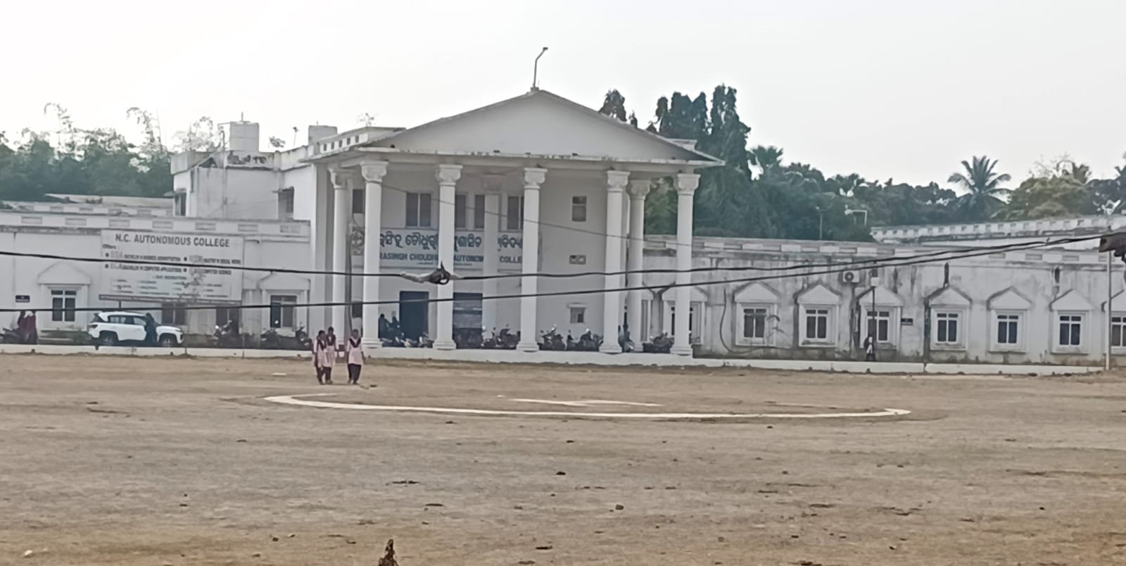 ନିଶାଡିଙ୍କ ଚରାଭୂଇଁ ପାଲଟିଛି ଏନସି କଲେଜ: କର୍ତ୍ତୃପକ୍ଷ ନିରବ, ଭୟରେ ଛାତ୍ରଛାତ୍ରୀ