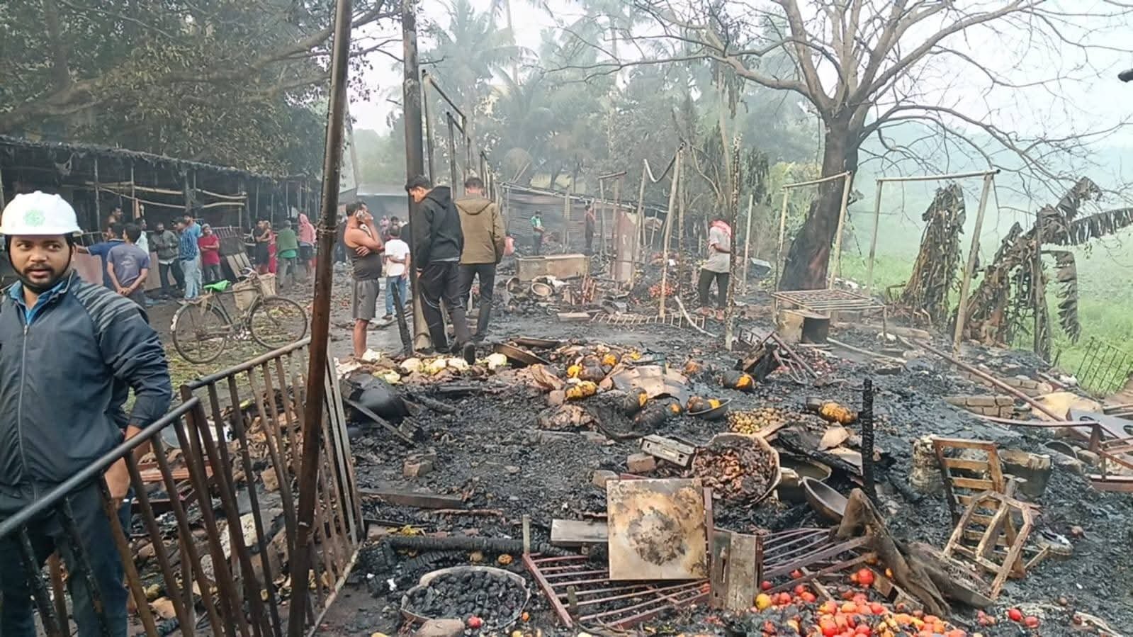 ପାରାଦୀପ ବଡ଼ପଡ଼ିଆରେ ଭୟାବହ ଅଗ୍ନିକାଣ୍ଡ: ଜଳିଗଲା ୫୦ରୁ ଅଧିକ ପରିବା ଦୋକାନ, କାରଣ ଅସ୍ପଷ୍ଟ