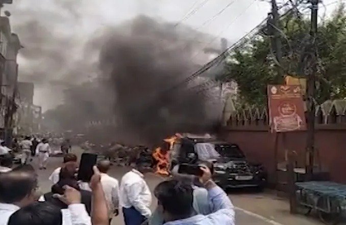 କଟକ ହାଇକୋର୍ଟ ନିକଟରେ ଅଗ୍ନିକାଣ୍ଡ, ଜଳିଗଲା ୪ଟି ଗାଡି