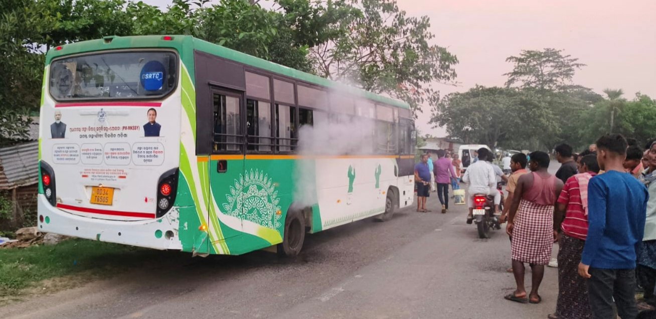 ଲକ୍ଷ୍ମୀ ବସରେ ନିଆଁ, ଯାତ୍ରୀ ସୁରକ୍ଷିତ