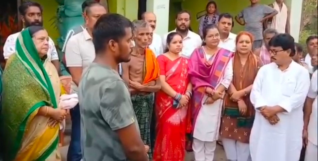 ଗଞ୍ଜାମର ମୃତ ସୁଶାନ୍ତ ସାହୁ ଘରେ ବିଜେଡି ଫାକ୍ଟ୍ ଫାଇଣ୍ଡିଂ ଟିମ: ନିରପେକ୍ଷ ତଦନ୍ତ ସହିତ କ୍ଷତିପୂରଣ ଦାବି