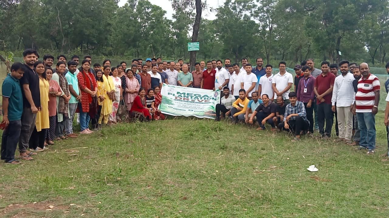 ଫକୀର ମୋହନ ବିଶ୍ୱବିଦ୍ୟାଳୟ ପକ୍ଷରୁ ମୋଛୁଆ ପୋଷ୍ୟ ଗ୍ରାମରେ ବନ ମହୋତ୍ସବ ପାଳିତ