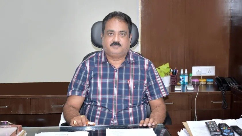 ପାଠ୍ୟ ପୁସ୍ତକରେ ତ୍ରୁଟି ମାମଲା, ମନୋଜ ପାଢ଼ୀଙ୍କୁ ଗିରଫ କଲା କ୍ରାଇମବ୍ରାଞ୍ଚ
