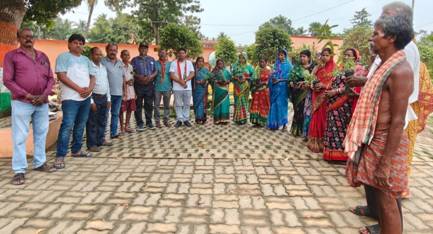 ପ୍ରଧାନମନ୍ତ୍ରୀଙ୍କ ଜନ୍ମଦିନରେ ମନ୍ଦିରରେ ଦୀପ ଜାଳି ବୃକ୍ଷ ରୋପଣ କଲେ ବିଜେପି କର୍ମୀ