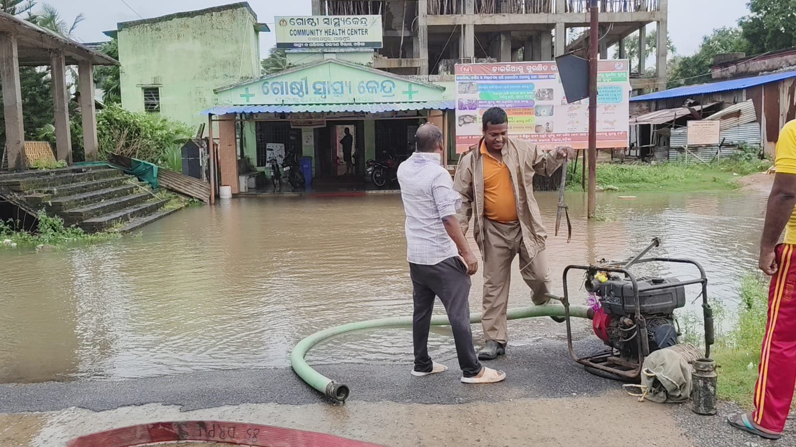 ଦଶରଥପୁର ଗୋଷ୍ଠି ସ୍ୱାସ୍ଥ୍ୟକେନ୍ଦ୍ର ପରିସରରେ ପାଣି