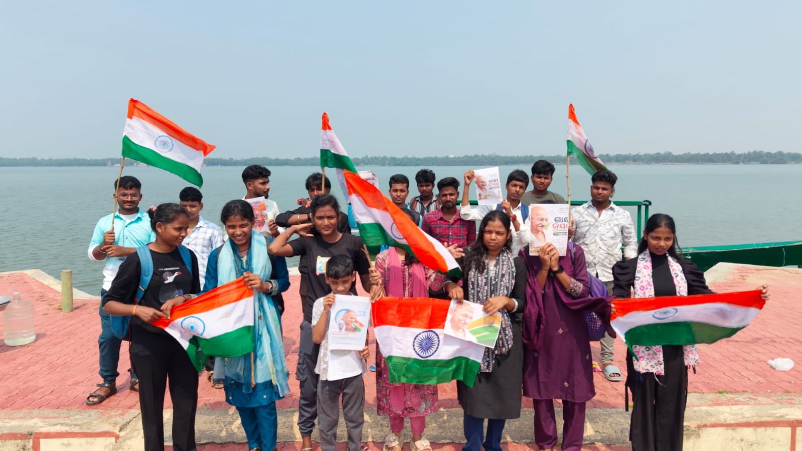 ଚିଲିକା ମଝିରେ ଗାନ୍ଧୀ ଜୟନ୍ତୀ ପାଳନ